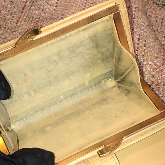 LOUIS VUITTON Ivory EPI Porte Monnaie Viennois Bifold KissLock Wallet Authentic - Picture 13 of 17